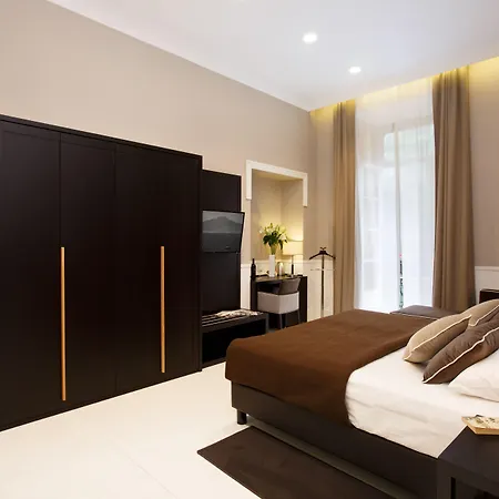 Nap Luxury Bovio 4* ナポリ